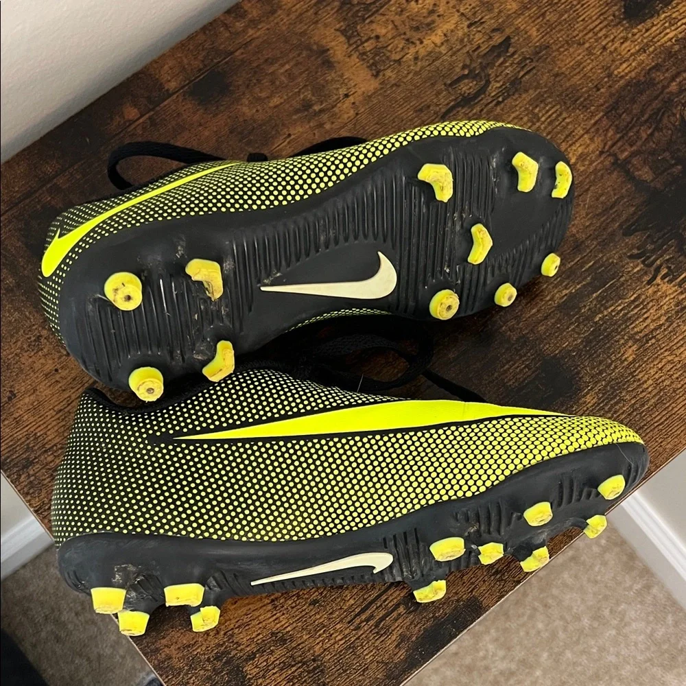 Nike Neon Yellow and Black Bravata Li Firm Ground Soccer Cleats